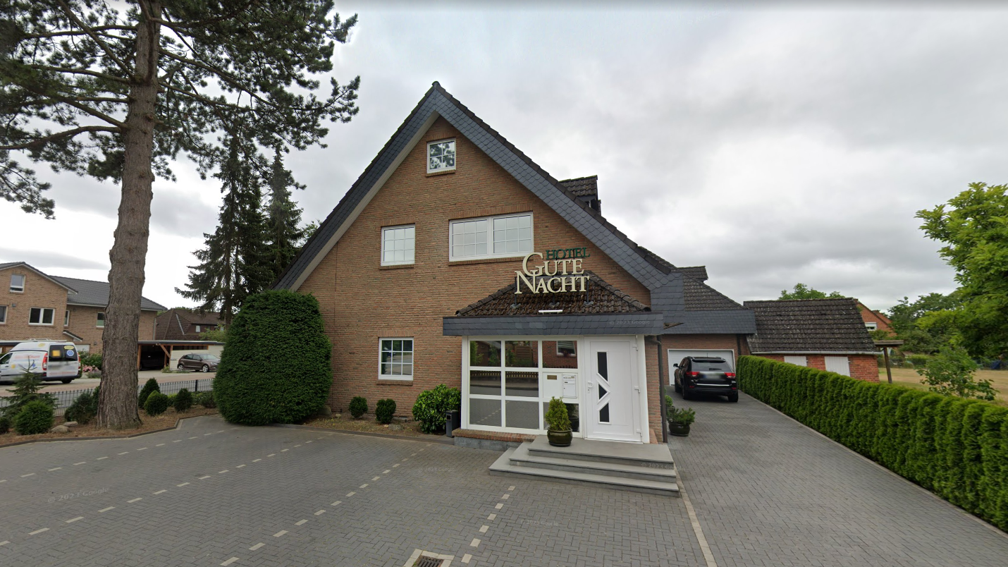 Hotelzimmer mit gemütlicher Atmosphäre